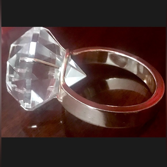 Vtg Decorative Oversized Crystal Cut Glass Faux Diamond Ring - Picture 2 of 9